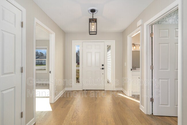 Building Photo - 1605 Woodland Ct