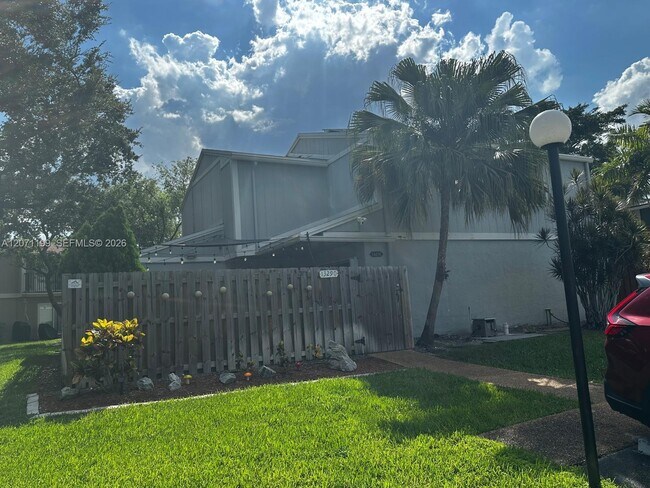 Foto del edificio - 13290 NW 7th St