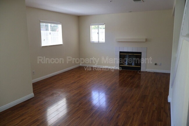 Building Photo - 225 Cinnamon Oak Ave