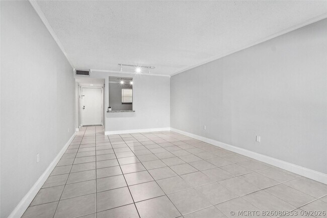 Building Photo - 485 N Pine Island Rd
