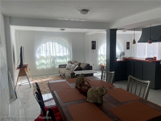 Foto del edificio - 9125 Markland Ln