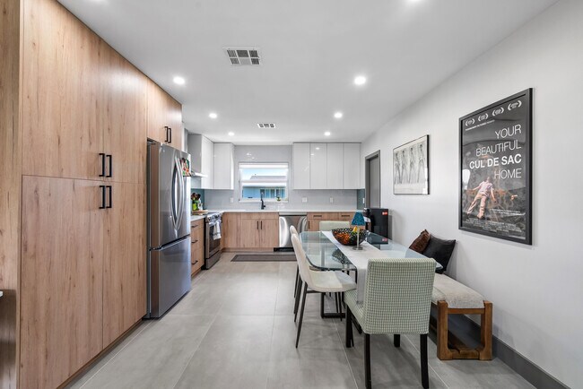 Building Photo - 2017 S Seacrest Blvd