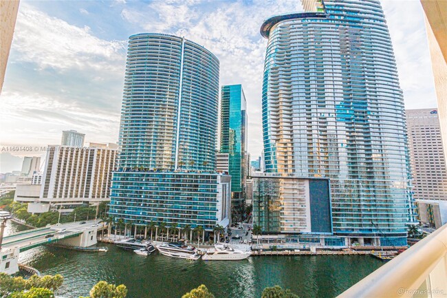 Foto del edificio - 465 Brickell Ave