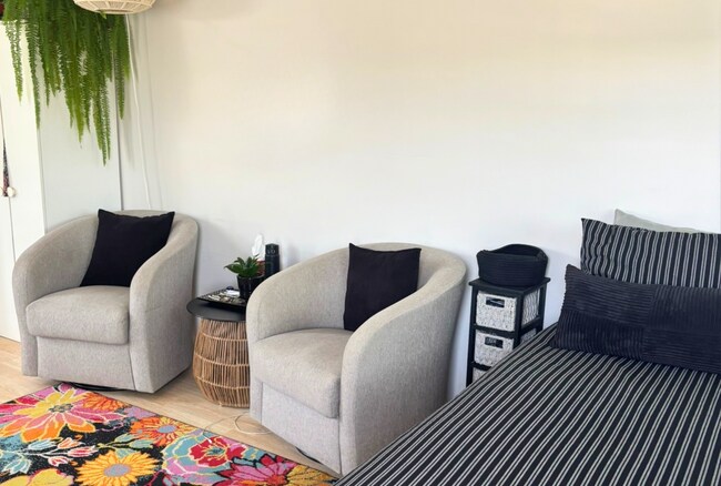 Foto del edificio - Charming Studio with Private Outdoor Space in Quiet Del Cerro Neighborhood
