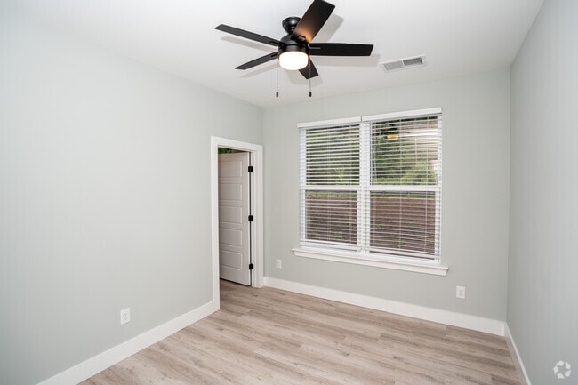 3BD,3BA-1240 - Pine Village Apartments