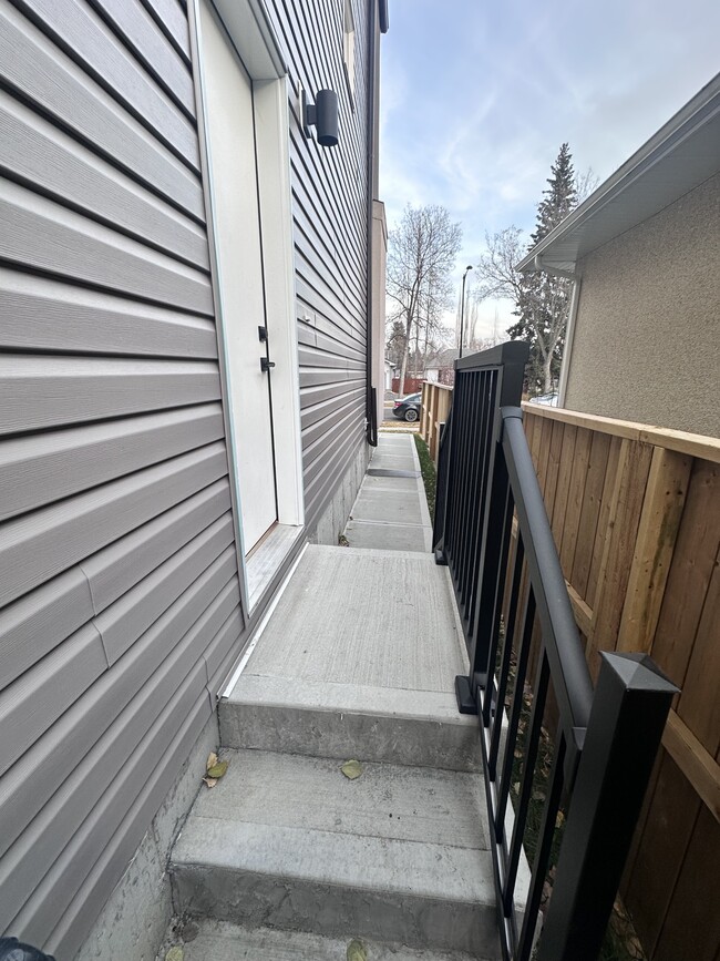 Photo du bâtiment - 10428-10147 147 St NW