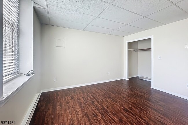 Foto del edificio - 28 W Blackwell St