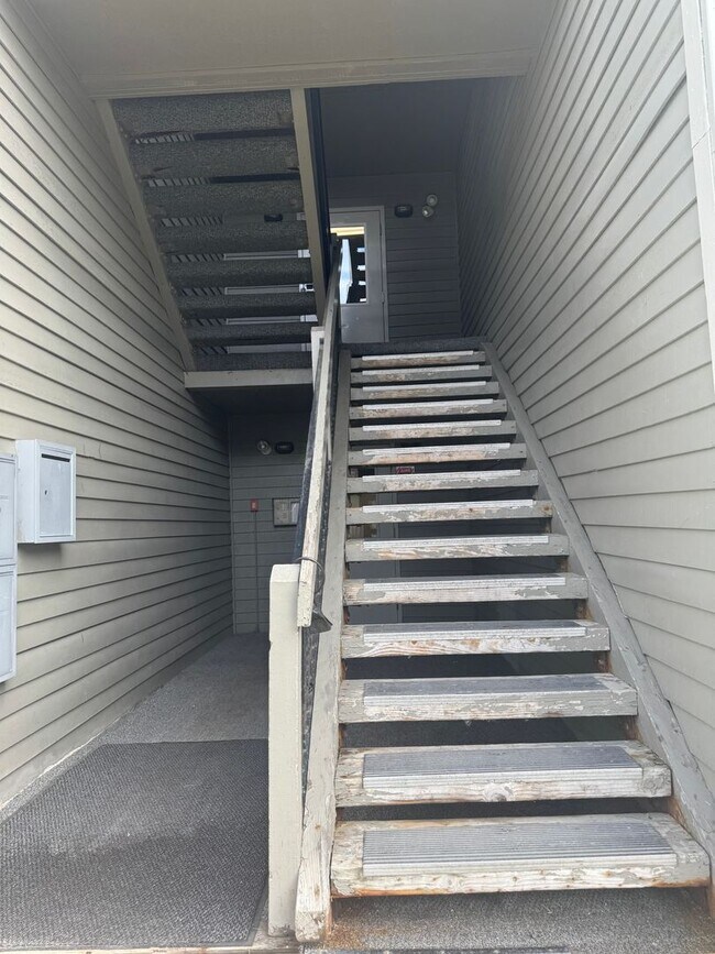 Foto del edificio - Spacious condo unit in East Anchorage