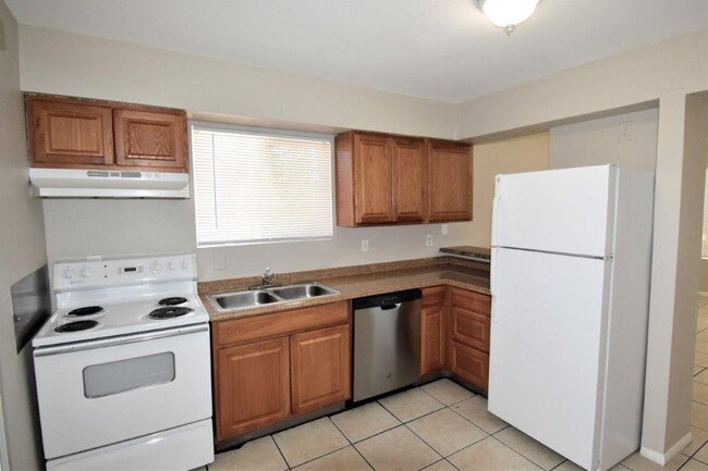 Building Photo - 2426 E Waltann Ln