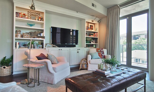 Custom Built-Ins - 905 Juniper St NE
