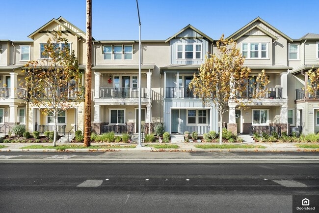 Building Photo - 3909 Portola Cmn