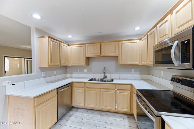 Foto del edificio - 9555 E Raintree Dr