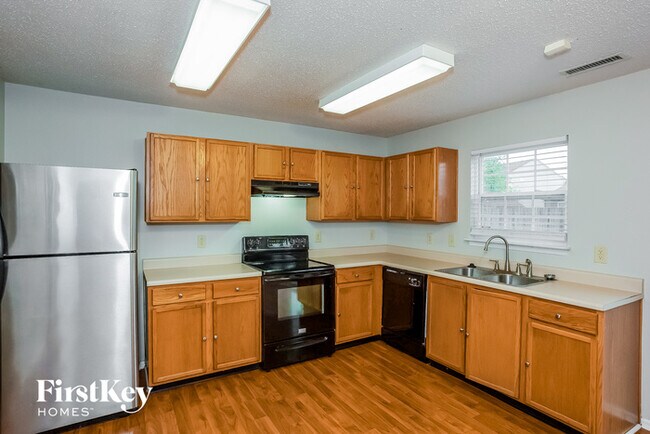 Foto del edificio - 5744 N Jefferson Dr