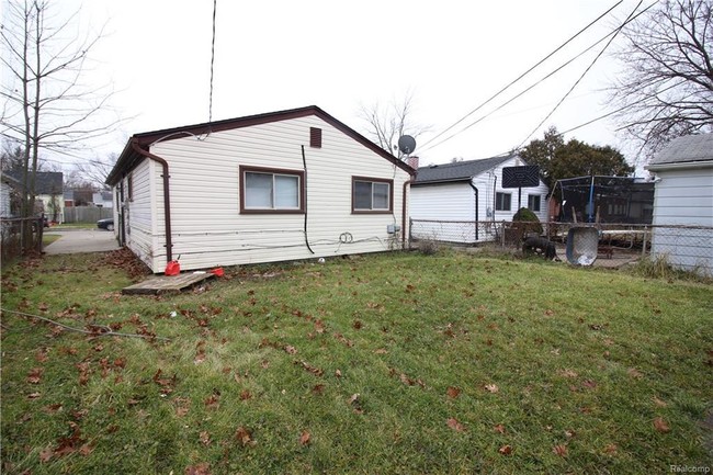 Building Photo - 21813 Rosedale St