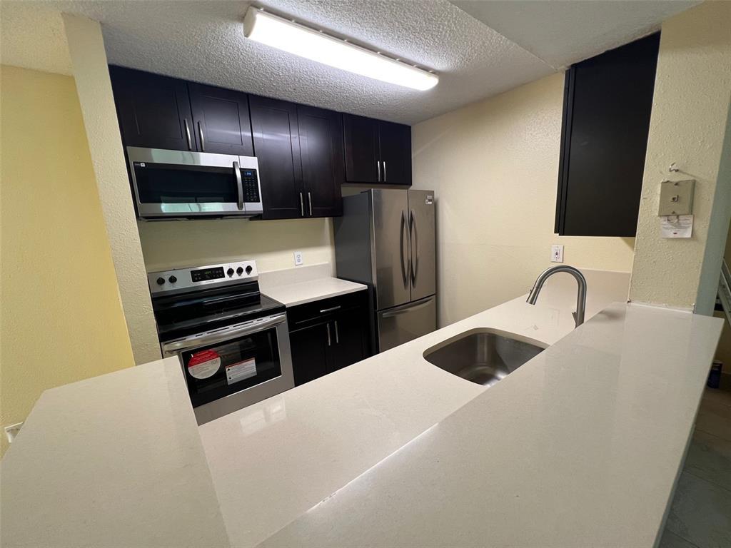 Foto principal - 4025 W McNab Rd