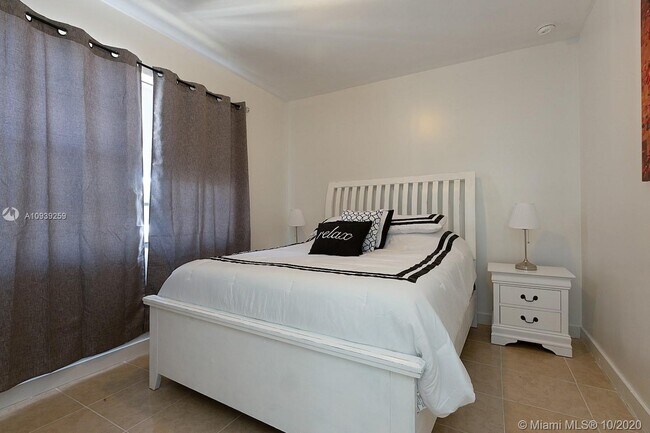 Foto del edificio - 620 NW 10th Ave