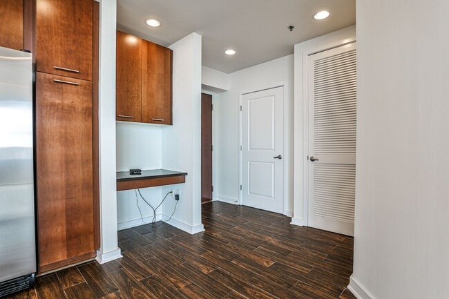 Foto del edificio - Luxury 28th Floor 2 Bedroom Condo For Leas...