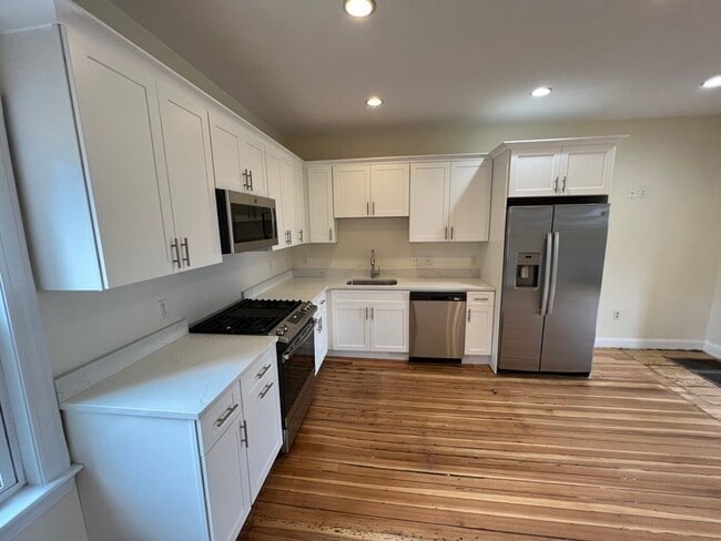 Building Photo - 14 Humboldt Pl