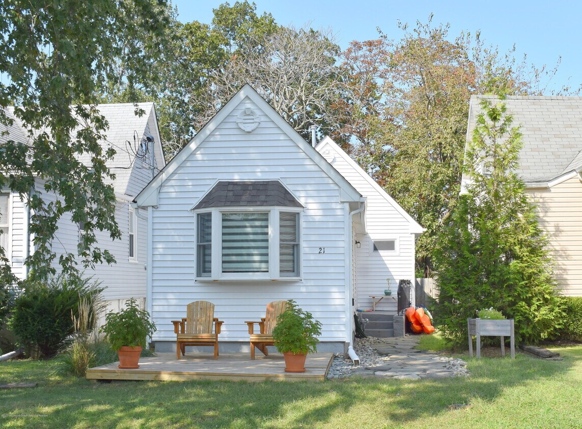 Primary Photo - 21 Brevent Ave