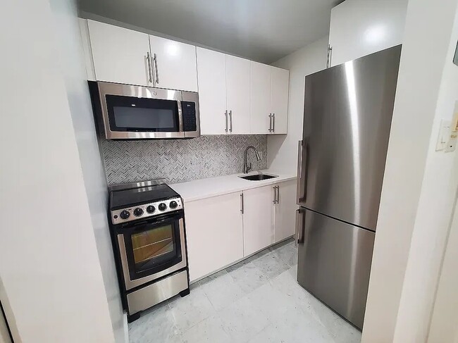 Foto del edificio - 1220 Lexington Ave