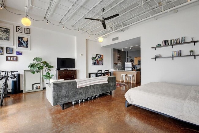 Foto del edificio - 2401 E 6th St