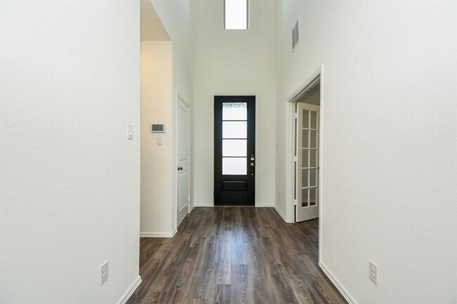 Building Photo - 2932 Tantara Dr