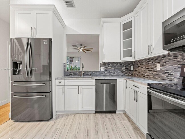 Foto del edificio - 9032 NW 54th St