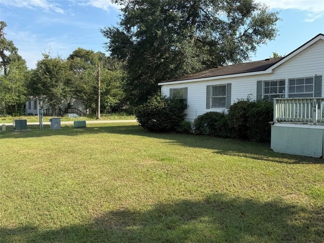 Building Photo - 146 Carmen Blvd