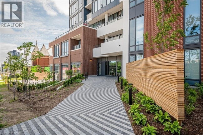 Photo du bâtiment - 5 Wellington St S