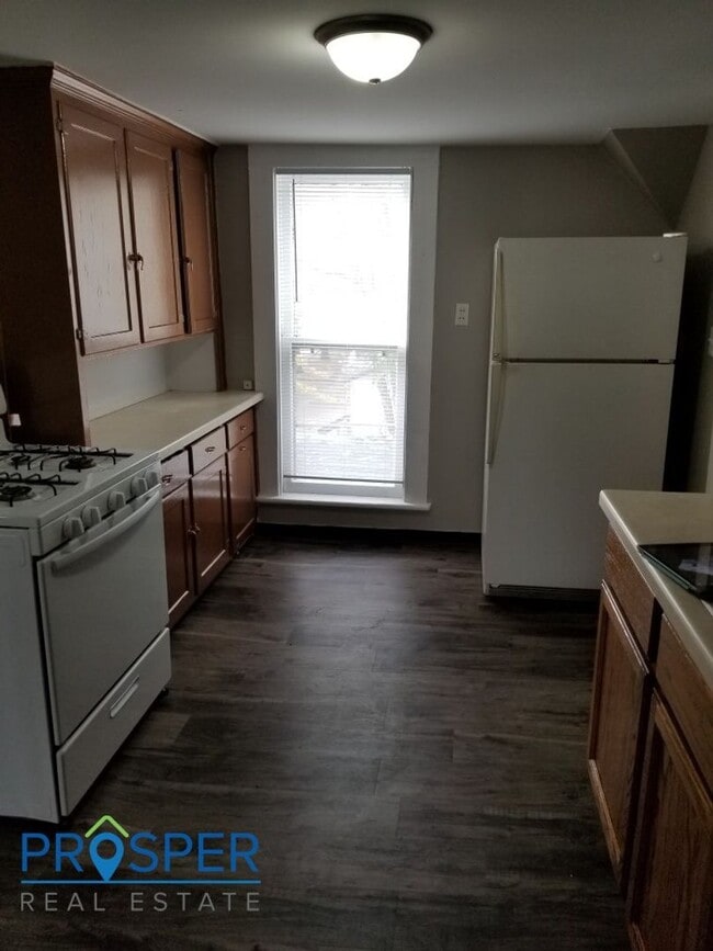 Building Photo - 402 5th Ave