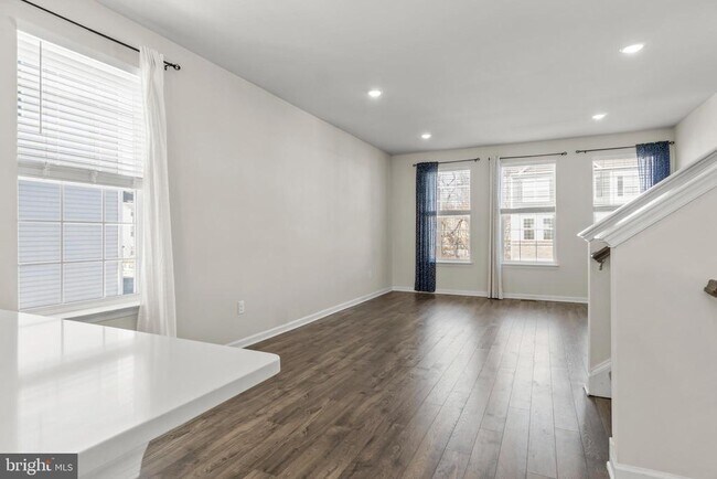 Building Photo - 14 Lilac Cir