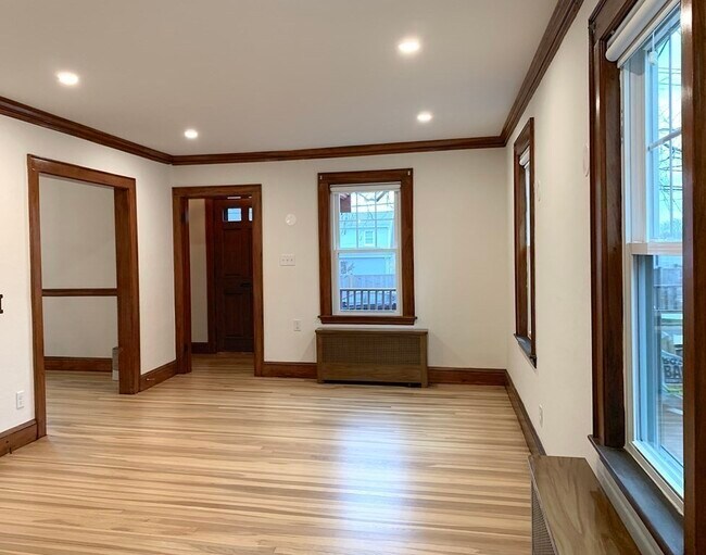 Building Photo - 260 Hillside Ave