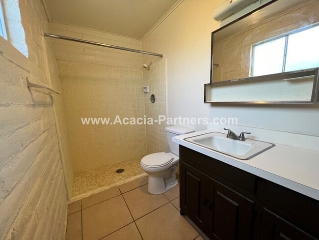 Building Photo - Two Bedroom Guest House