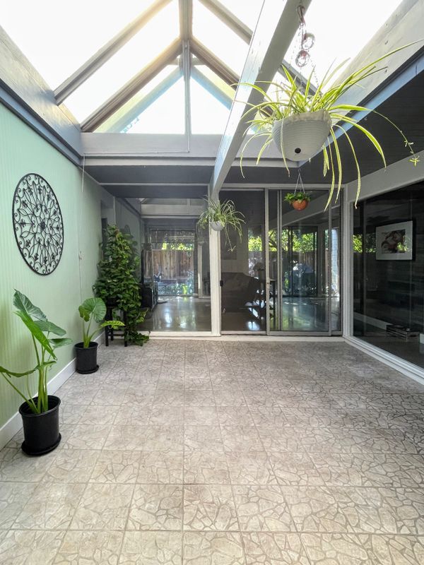 Foto del edificio - 1096 Pomeroy Ave