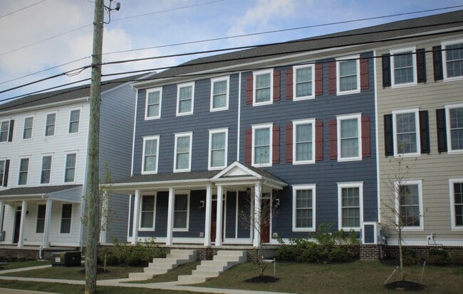 Building Photo - 977 Lorewood Grove Rd