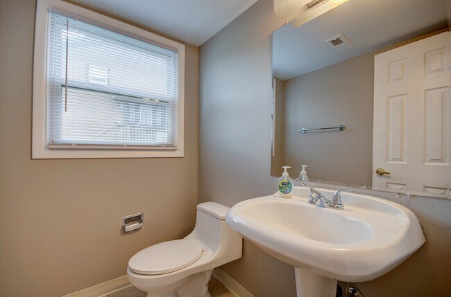 Foto del edificio - 304 Walnut Cir