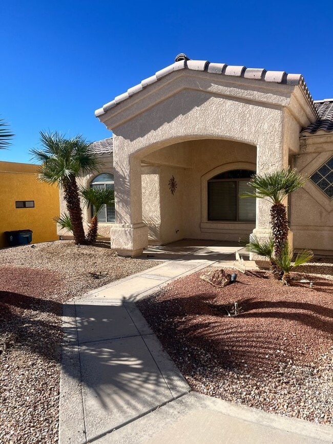 Building Photo - Long term Pool Home Rental!
