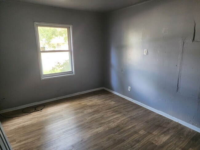 Building Photo - 3057Amherst