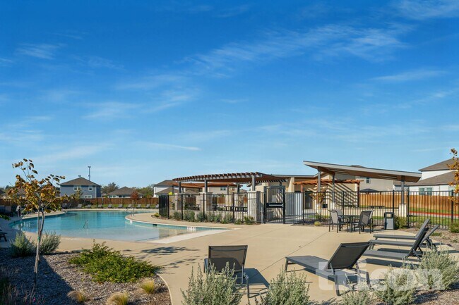 Foto del edificio - 5915 Noah Pl