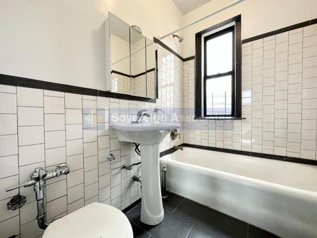 Building Photo - 1 bedroom in BRONX NY 10461