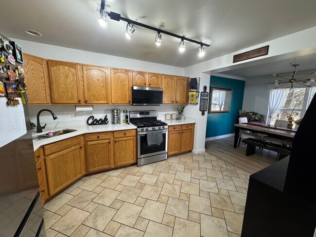 Foto del edificio - 2745 Borkshire Ln