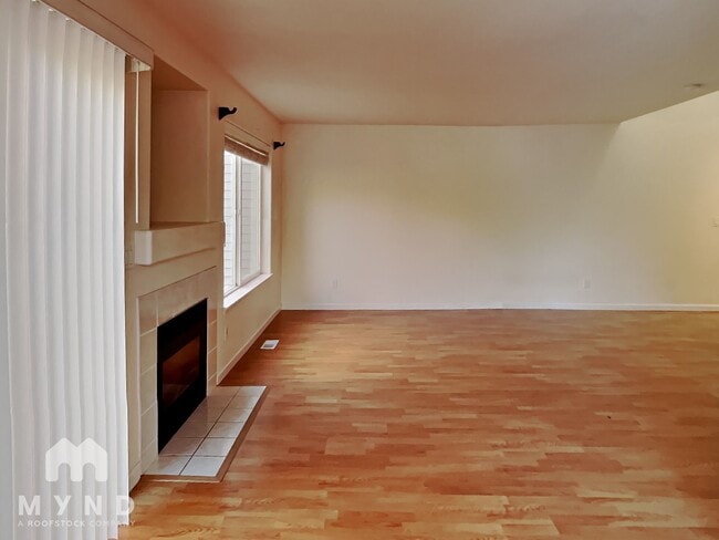 Building Photo - 20654 SW Sun Drop Pl