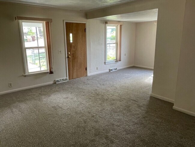 Building Photo - Price Reduced! Charming Home for Rent