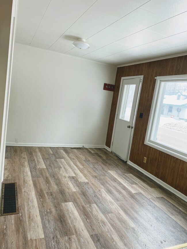 Building Photo - 102 Wausau Rd