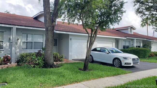 Foto del edificio - 6714 N Pine Island Rd