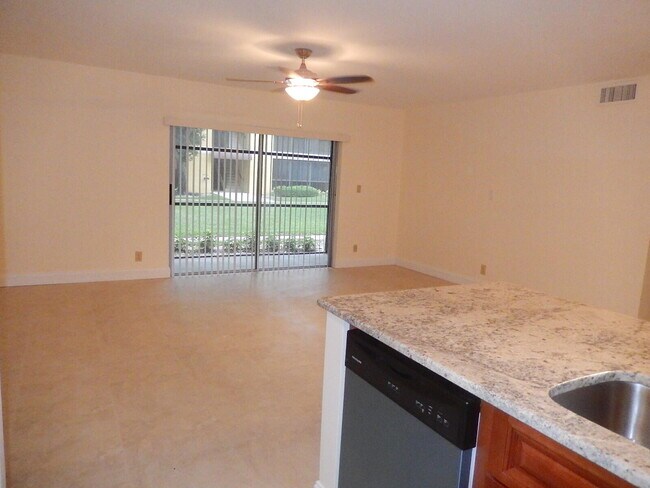 Foto del edificio - 3017 N Oakland Forest Dr