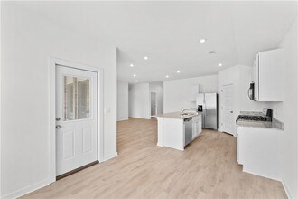 Building Photo - 3030 Laredo Ln