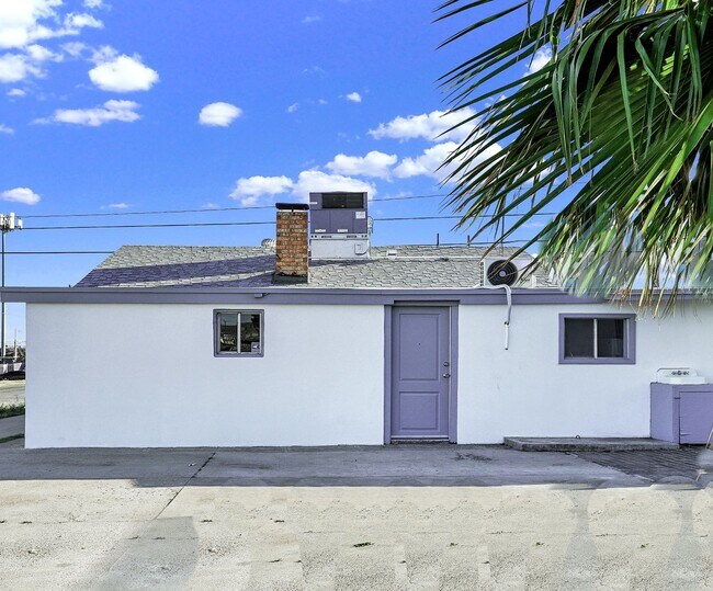 Foto del edificio - 4603 Byron St