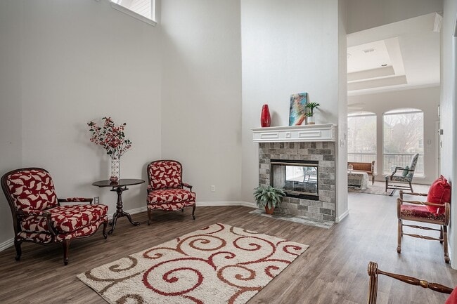 Building Photo - 7712 Lakecrest Cir