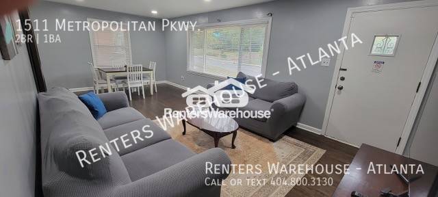 Building Photo - Updated 2 Bedroom 1 Bath with Hardwood Flo...